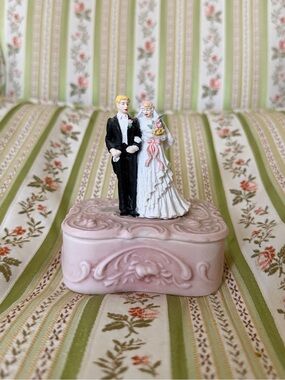 Tiny Vintage Bride and Groom Wedding Cake Topper Figuirine